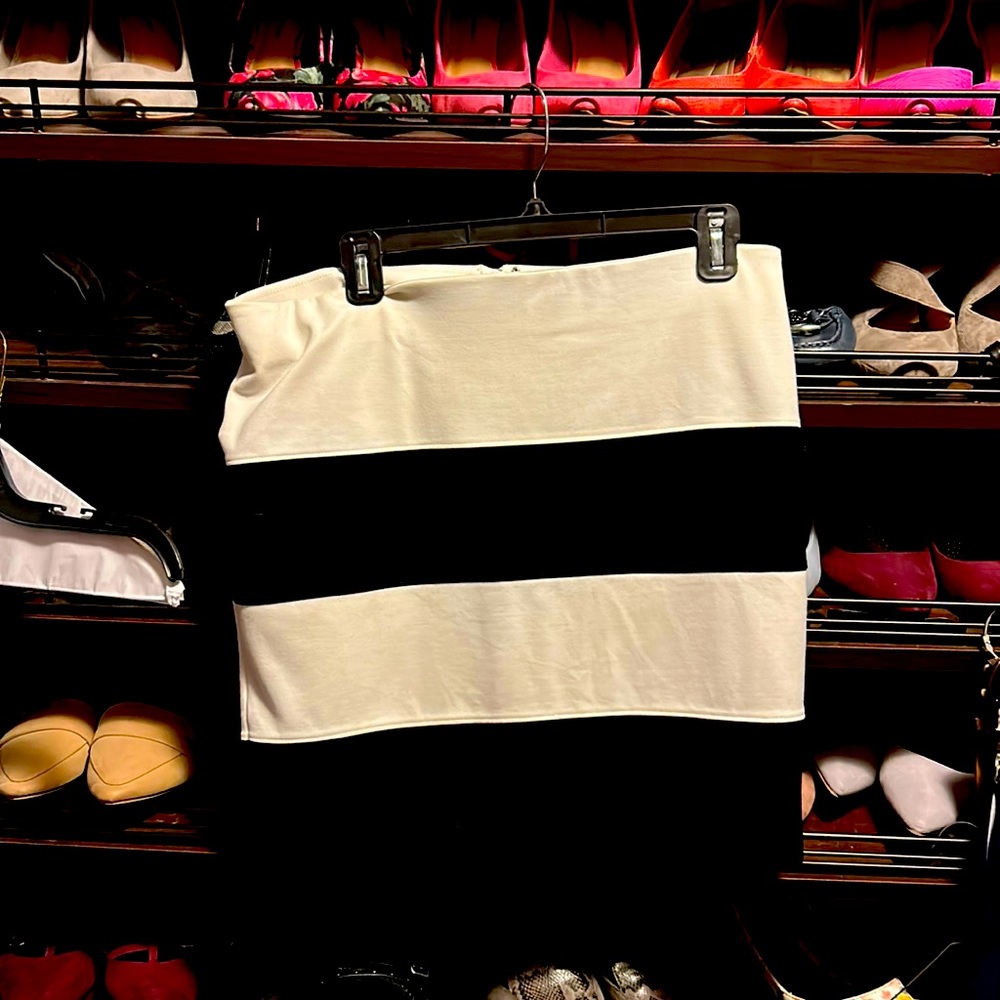 Loft Black and White skirt size M